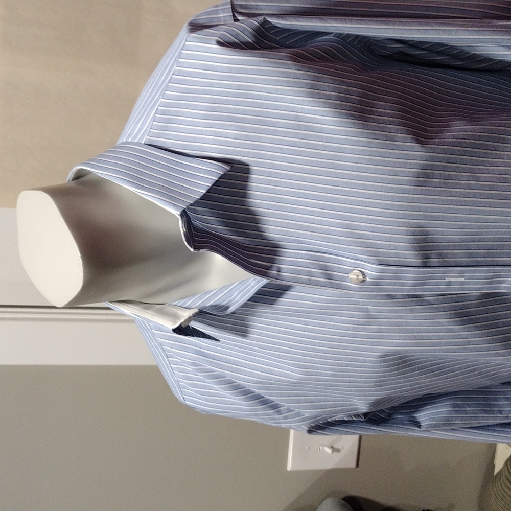 Untuckit mens blue and white vertical stripes cotton shirt. Medium